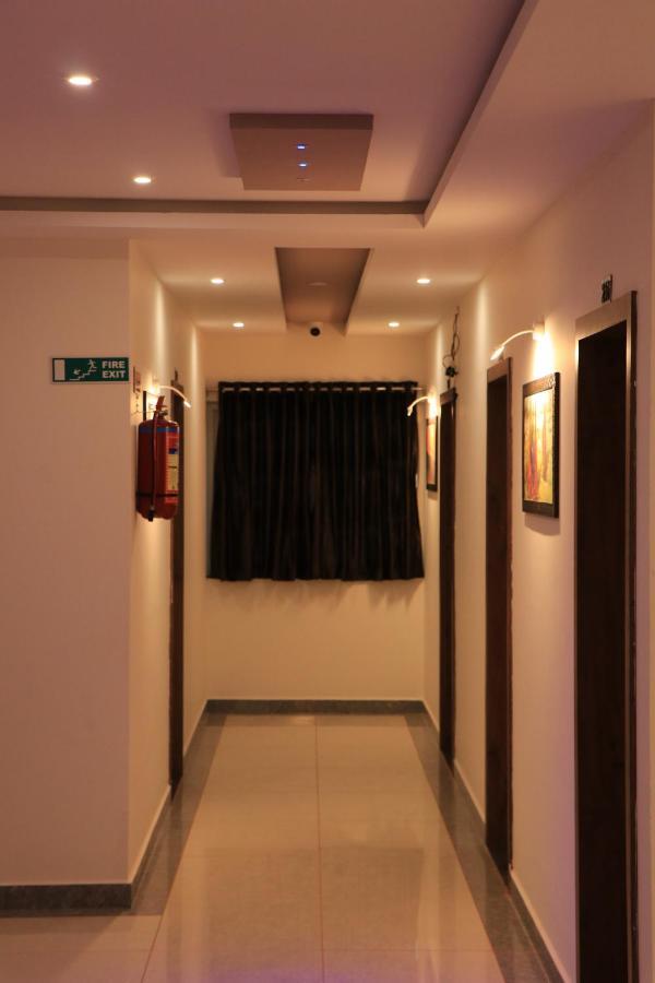 Hotel Viraj Residency Bhuj Esterno foto