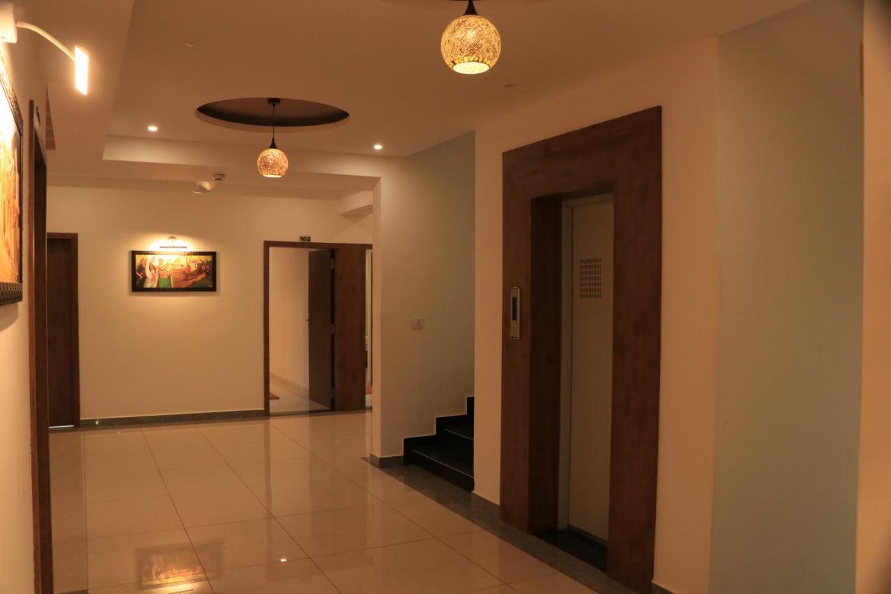 Hotel Viraj Residency Bhuj Esterno foto