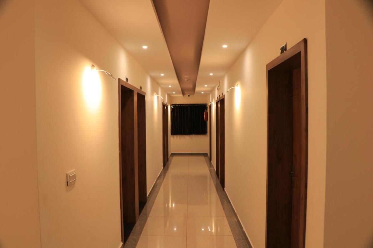 Hotel Viraj Residency Bhuj Esterno foto