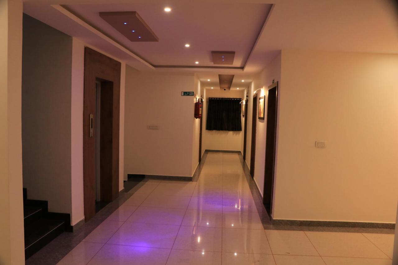 Hotel Viraj Residency Bhuj Esterno foto