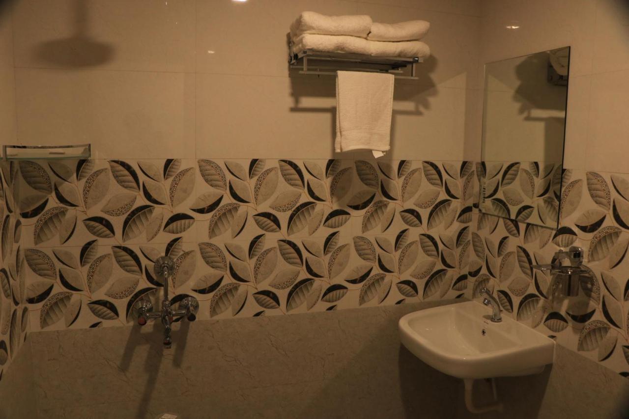 Hotel Viraj Residency Bhuj Esterno foto
