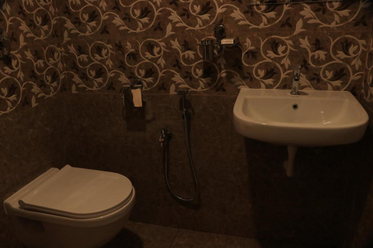 Hotel Viraj Residency Bhuj Esterno foto