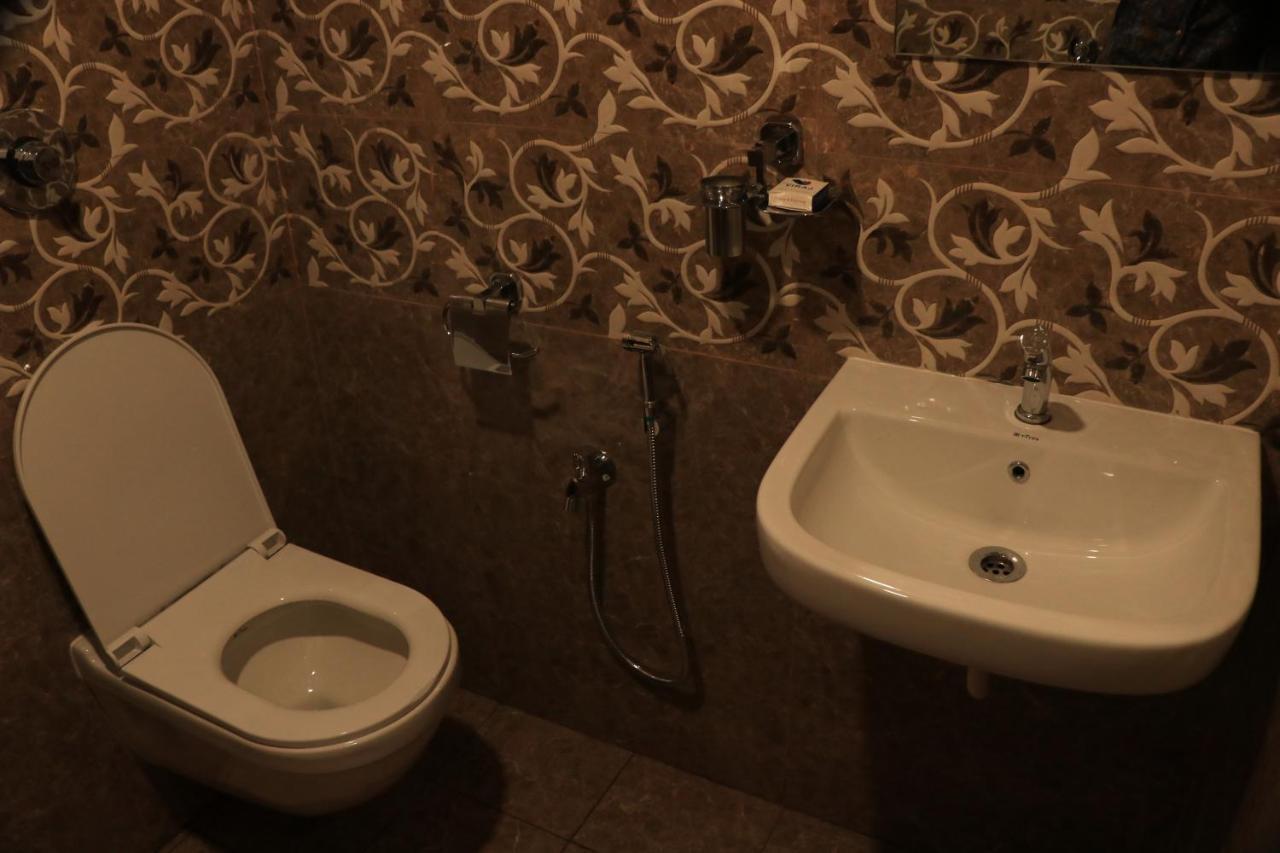 Hotel Viraj Residency Bhuj Esterno foto